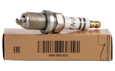 Свiчка запалювання (06H905611)
