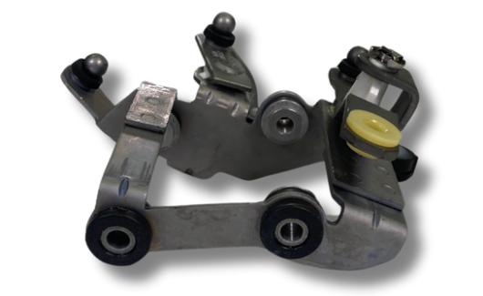 Кронштейн тяги рычага (1J0711729F) 3