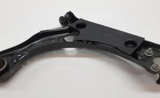 Рычаг подвески (2Q0407151D) 1